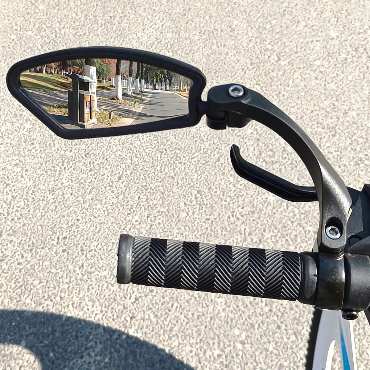 1 Pair Bicycle Mirror Ebike Rearview Mirror - Handlebar Bicycle Mirror - Bicycle Mirror - Safe Rearview Mirror for Bicycle - scratch-resistant glass lens - adjustable and rotatable safe rearview mirror - 360º Rotatable - Black - Image 3