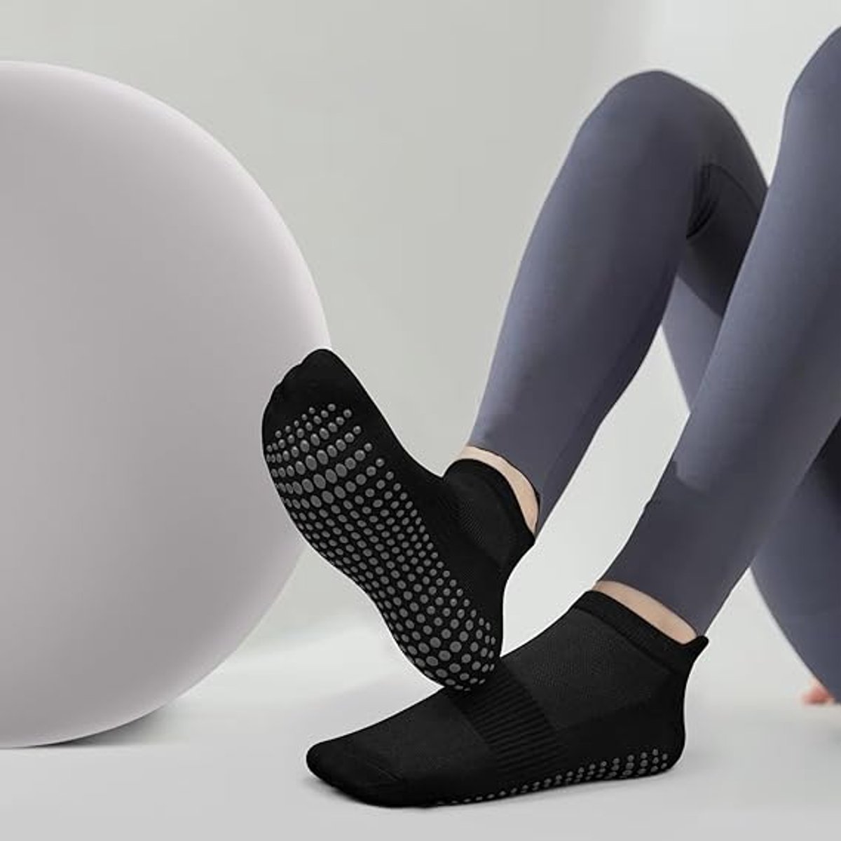 pairs - Socks - Pilates socks - Yoga socks - Non-slip socks - Pilates non-slip socks - Women's non-slip socks - non-slip yoga socks - floor socks for home - for Pilates, trampoline, fitness, ballet - black - Image 4