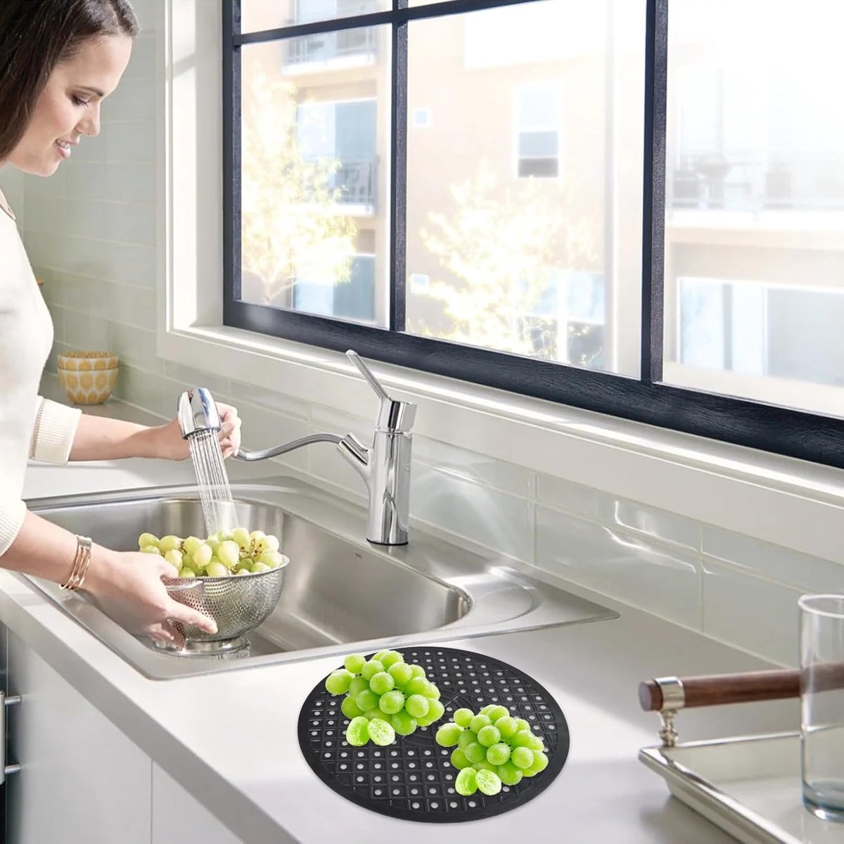 1 Piece Silicone Sink Mat - Washbasin Mat - Sink Mat - Sink Mats - Rubber Countertop Mat for Sink - Cuttable - Foldable - Non-slip - Round sink mat - Protective mat - For countertop - Round Black - ø 31 Cm - Image 2