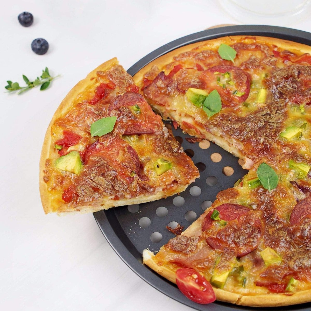 3 pieces - Pizza pans - round pizza plate - pizza baking sheet - baking sheet - round baking sheets with non-stick coating - perforated pizza baking set - pizza pans with holes - for home, kitchen and oven - 24cm, 28 cm, 32 cm - black - Image 3