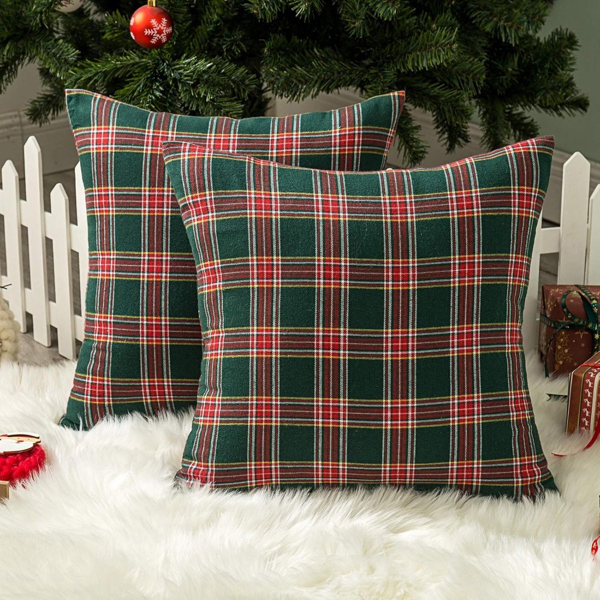 Pillowcase - Set of 2 - 40 x 40 cm cushion cover - indoor Christmas decoration - Christmas ornament - Christmas Pillowcase - Christmas Tartan Cushion Cover - Christmas Classic Tartan Cushion Cover - No core - Green & Red - Image 1