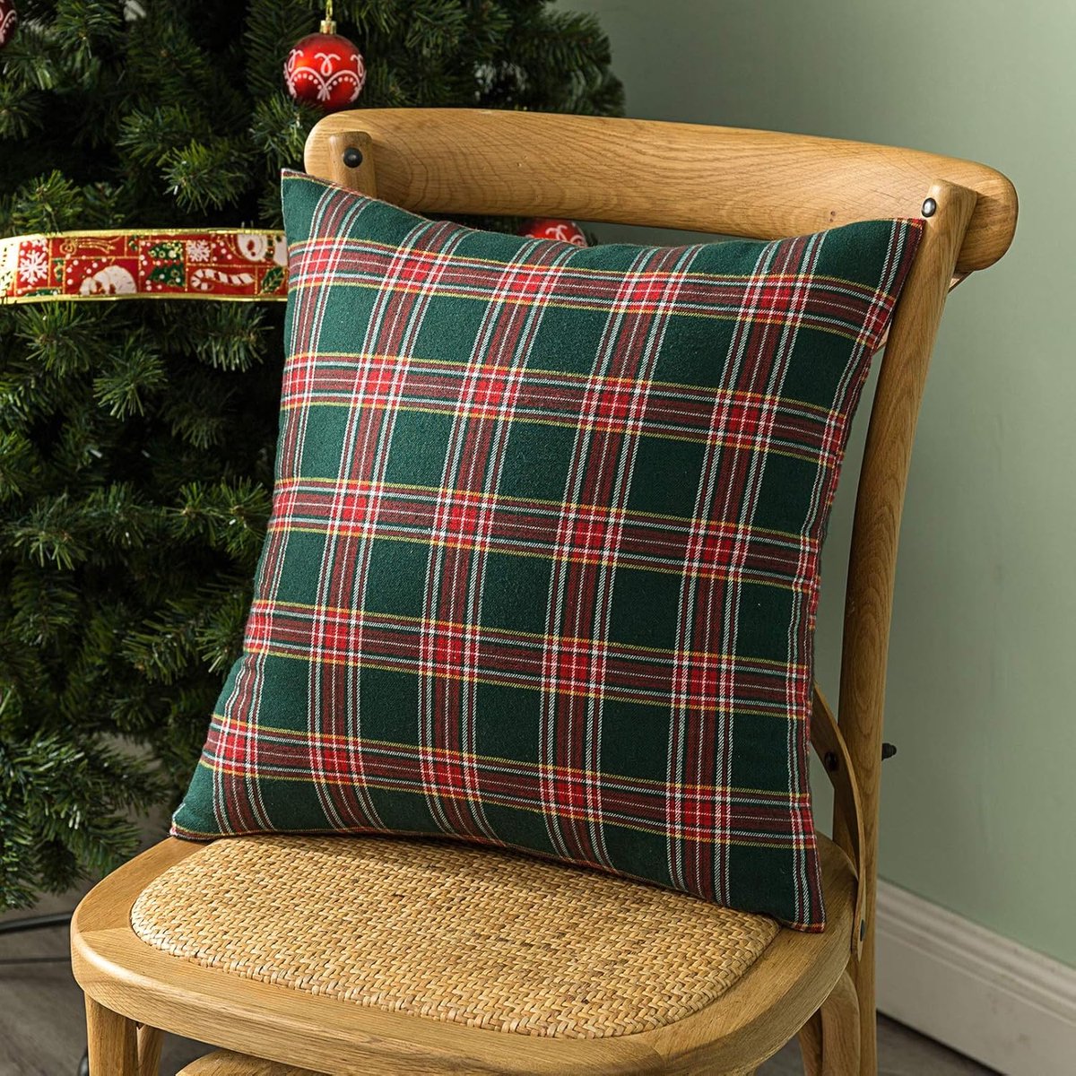 Pillowcase - Set of 2 - 40 x 40 cm cushion cover - indoor Christmas decoration - Christmas ornament - Christmas Pillowcase - Christmas Tartan Cushion Cover - Christmas Classic Tartan Cushion Cover - No core - Green & Red - Image 2