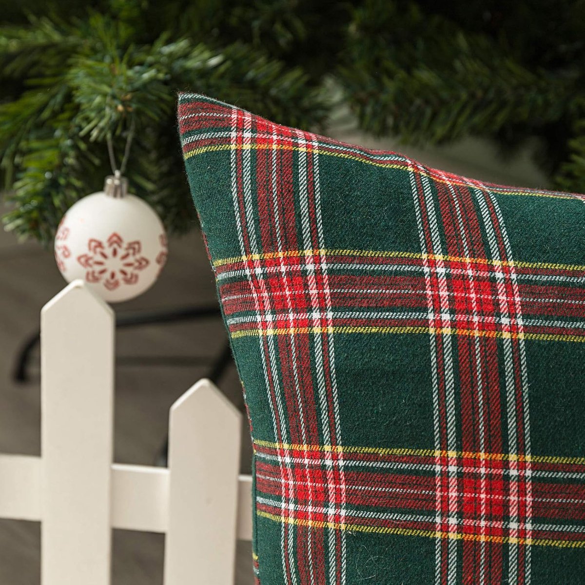Pillowcase - Set of 2 - 40 x 40 cm cushion cover - indoor Christmas decoration - Christmas ornament - Christmas Pillowcase - Christmas Tartan Cushion Cover - Christmas Classic Tartan Cushion Cover - No core - Green & Red - Image 4