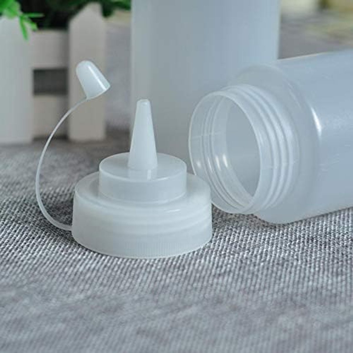 Dispensing bottle - 2 pieces - Squeeze bottle - 300 ml - sauce bottle - Squeeze Squirt Seasoning Bottles with Cap - sauce bottles - Transparent Plastic - for Ketchup Salad dressing Mustard Olive oil - Squeeze seasoning bottles - Garnish bottle - Transpare - Image 4