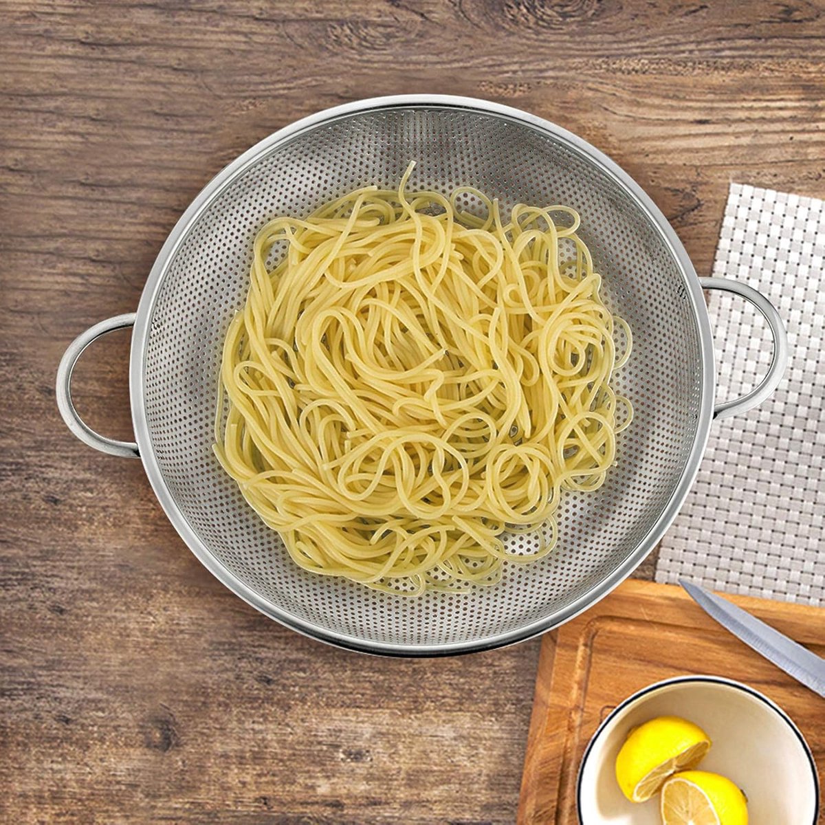 3-Piece Colander - Fine-mesh stainless steel colander - Sieve - on a stand - 2 handles - For draining, rinsing, and washing - Ideal for pasta, vegetables, and fruit - Durable and Dishwasher Safe - Easy Storage - Kitchen colander/sieve - Image 2