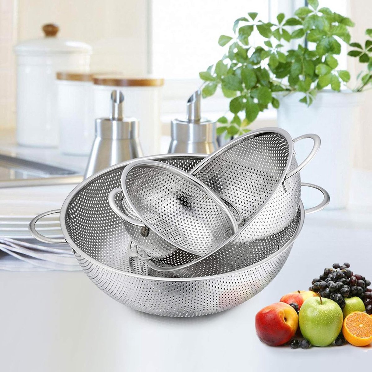 3-Piece Colander - Fine-mesh stainless steel colander - Sieve - on a stand - 2 handles - For draining, rinsing, and washing - Ideal for pasta, vegetables, and fruit - Durable and Dishwasher Safe - Easy Storage - Kitchen colander/sieve - Image 3