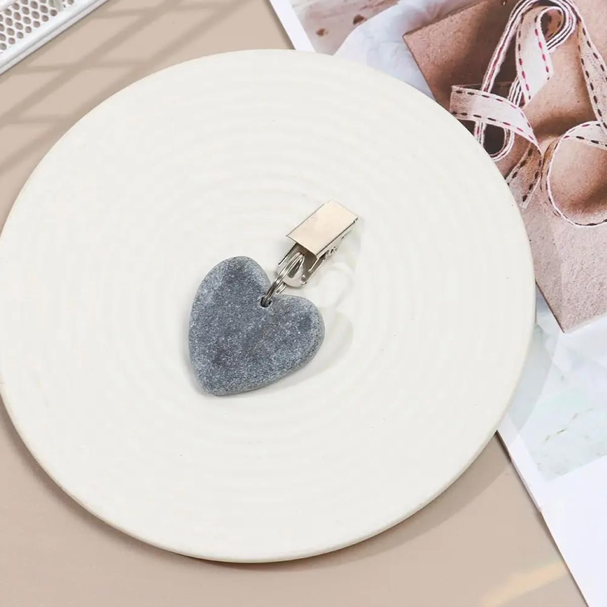 8-pack - Heart-shaped grey tablecloth weights with metal clip - Tablecloth stand and hanger stone - Image 6
