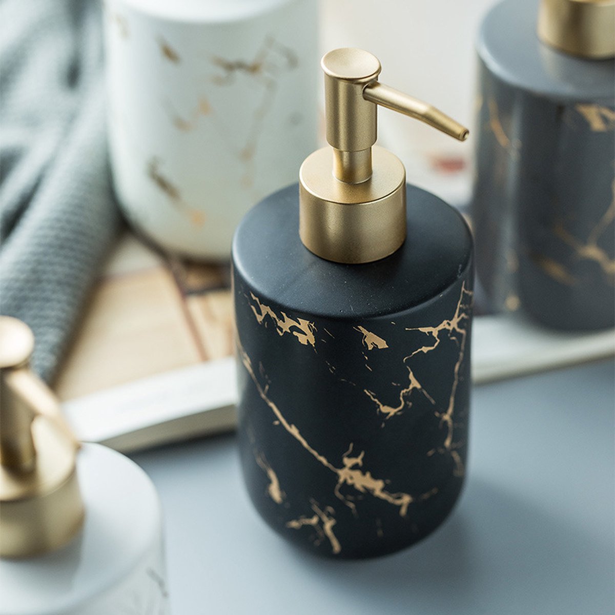Soap dispensers - Soap dispensers - Freestanding soap dispenser - Kitchen - Bathroom - Toilet - 300 ml - Kitchen accessories - Freestanding and refillable - black and gold - Marbled matt - ceramic - 8*19cm - Image 1