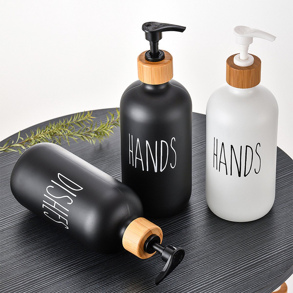 1 set of 2 pieces - Soap dispenser set - for hand soap and dish soap - Soap dispensers - Soap dispenser - Soap pump - Soap bottle - Hand soap pump - Freestanding and refillable - Glass - black - 500ml - Kitchen accessories - Image 3