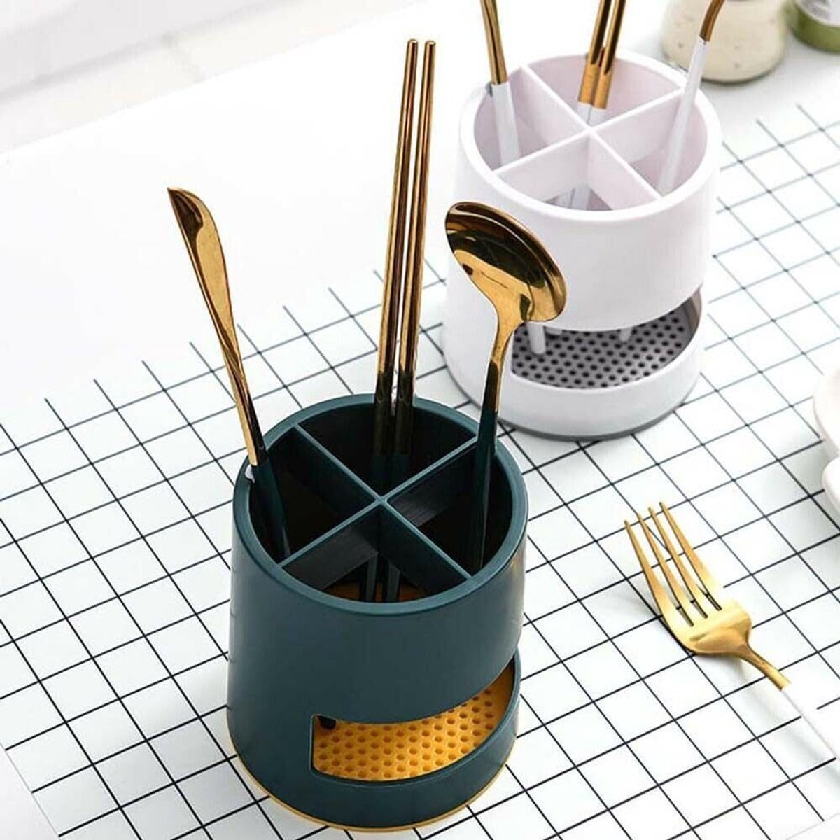Toothbrush Holder - Bathroom Storage Box - Plastic - Electric Toothbrush Holder - Toothbrush Organizer - 4 Sorting Compartments - With Drip Tray - Multifunctional Desk Shelf - Suitable for Bathrooms, Kitchens and Offices - 10*10*11cm - Green - Image 5