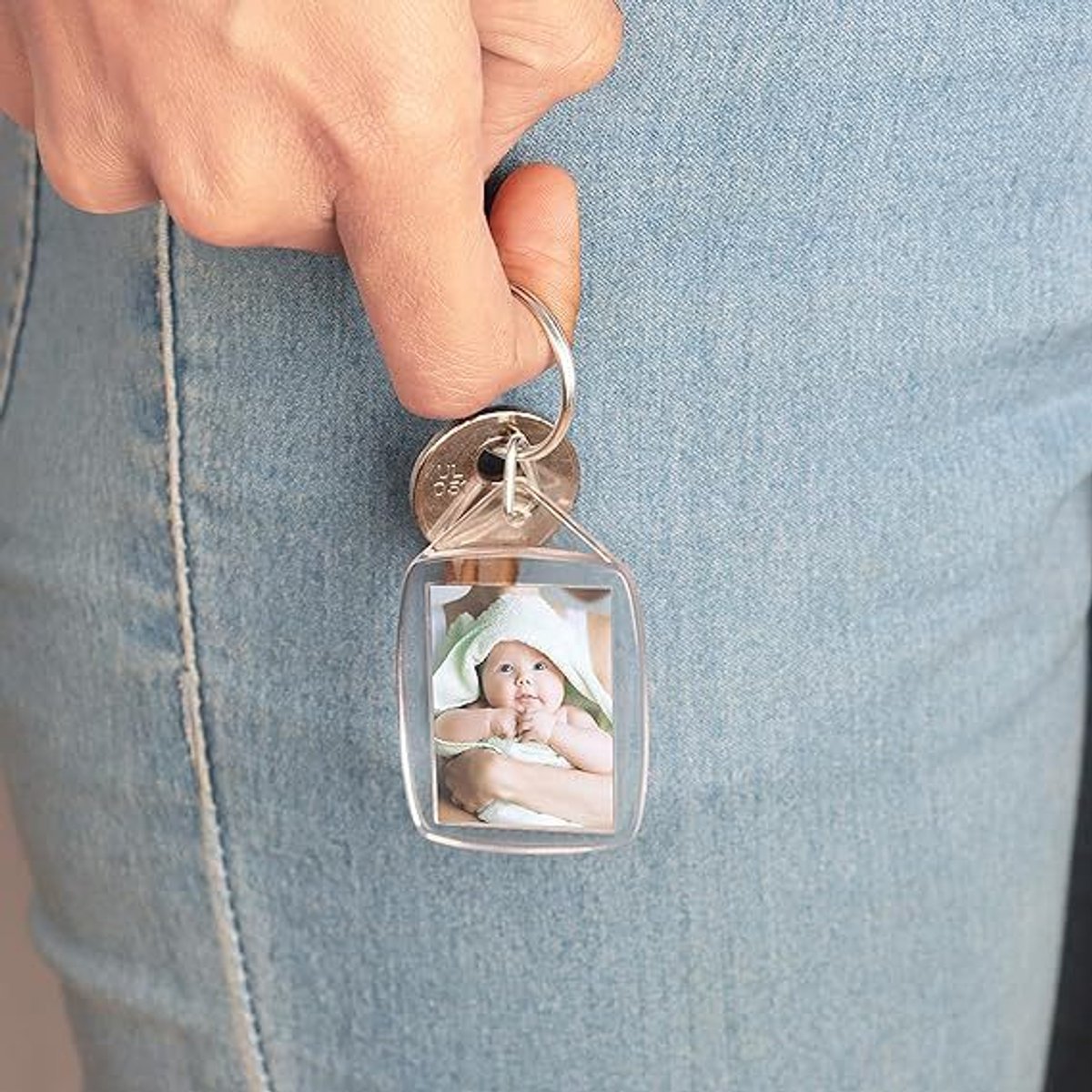 Empty Photo Frame Key Hangers - 37 Pieces - 3.4 x 5.4cm - Transparent Clear Acrylic Key Hangers for Double-Sided Photos - Small Picture Frames for Family, Friends & Hobbies - Image 3