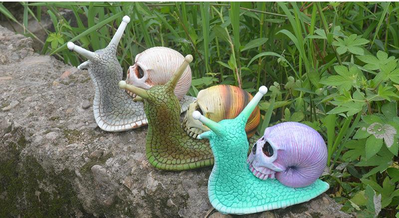 Skeleton Snail Skull Sculpture Gothic Garden Home Decor, 1-Pack - Image 5