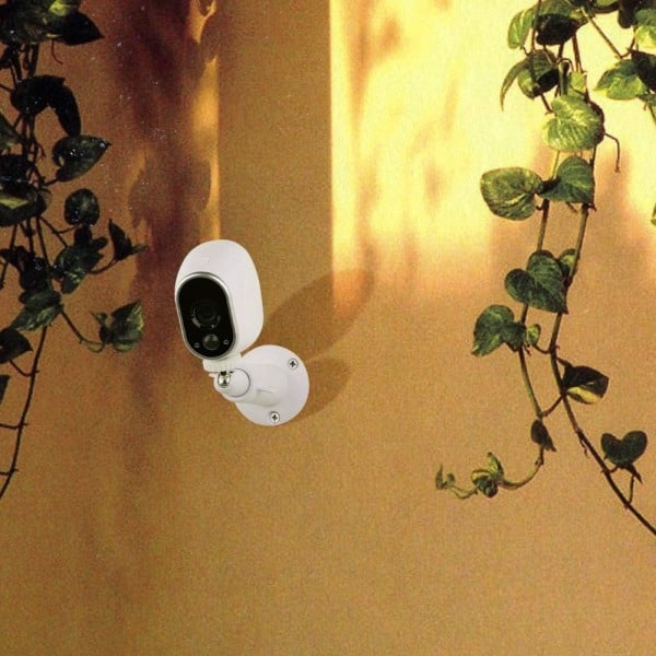 Arlo Pro 2 \u0026 Arlo Pro Metal Wall Mount Outdoor 3 Pack - Image 5