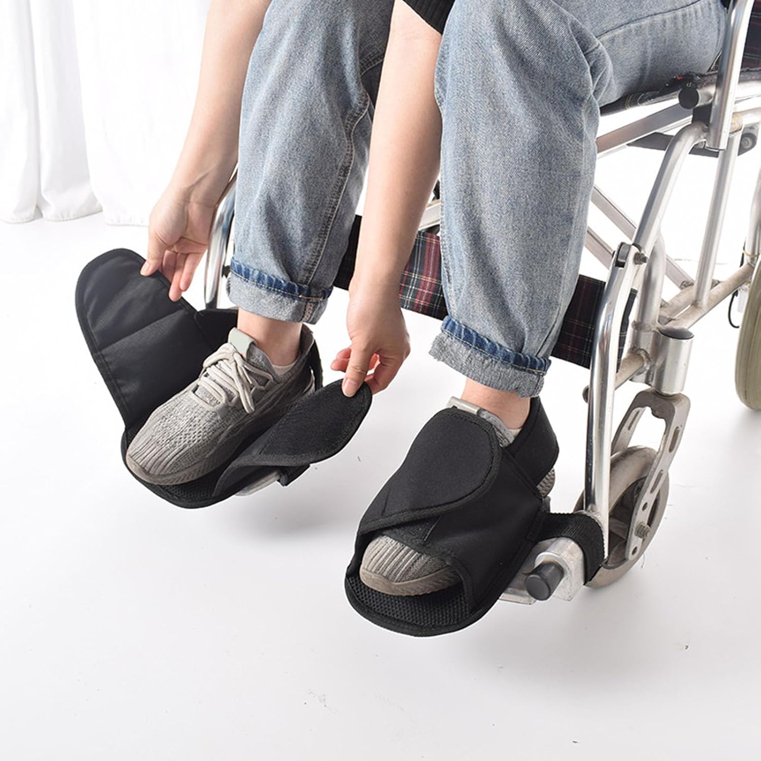 2PCS Wheelchair Shoe Holders, Oxford Wheelchair Anti-Fall Restraint Shoes Support with Fixed Straps for Elderly Patient Recovery - Image 2