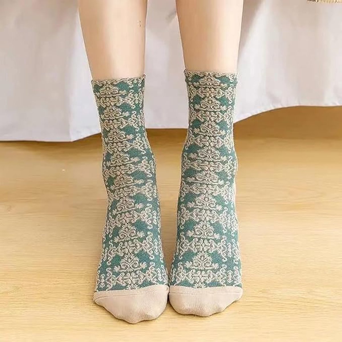 5 pairs of cotton socks for women - retro floral pattern - warm socks - lounge socks - autumn and winter socks - socks with 3D relief design - Image 3