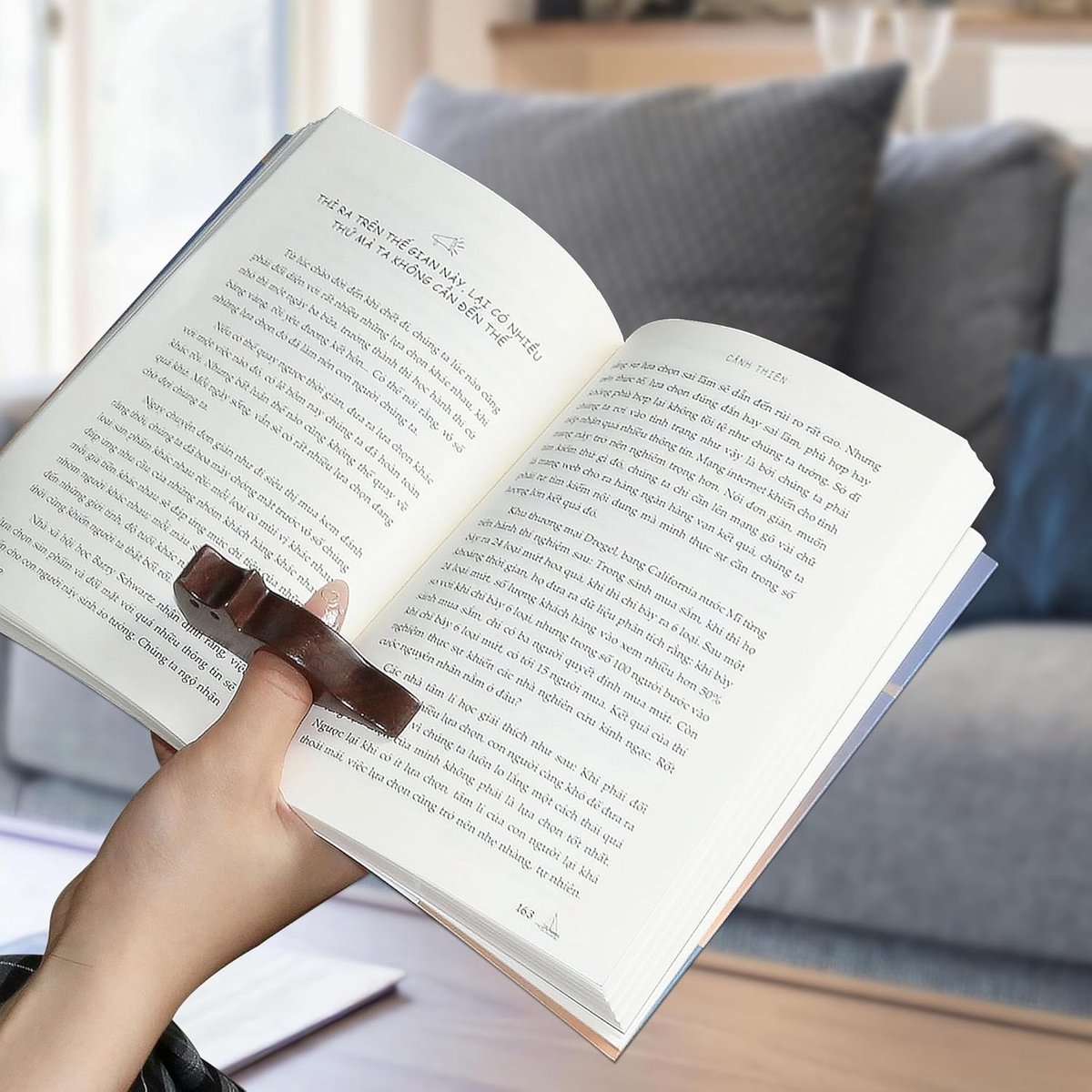 Book Binder - Cat-shaped book binder - Smooth walnut bookshelf - Thumb-shaped book binder - Reading aid - Ideal gift and reading accessory for book lovers - Gift for book lovers and literature enthusiasts (S) - Image 5