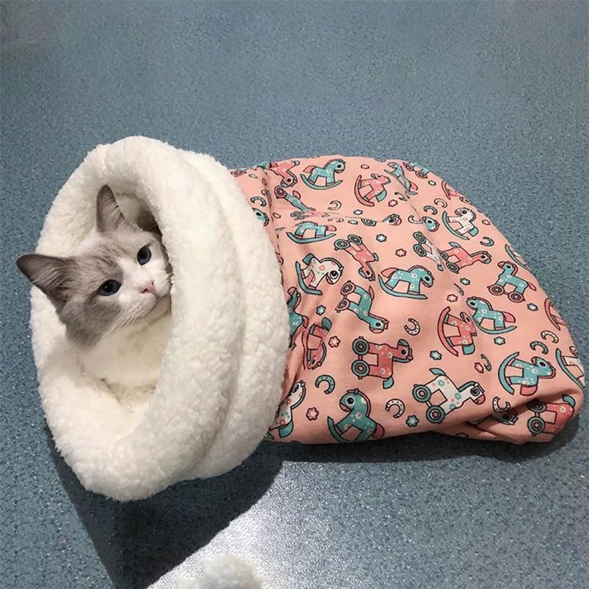 Cat Bed - Pet Sleeping Bag - Warm Pet Bed - Winter Cat House - Suitable for Indoor Use - Comfortable and Sheltered - Give Your Pet a Warm Hideaway (Pink, One Size) - Image 4