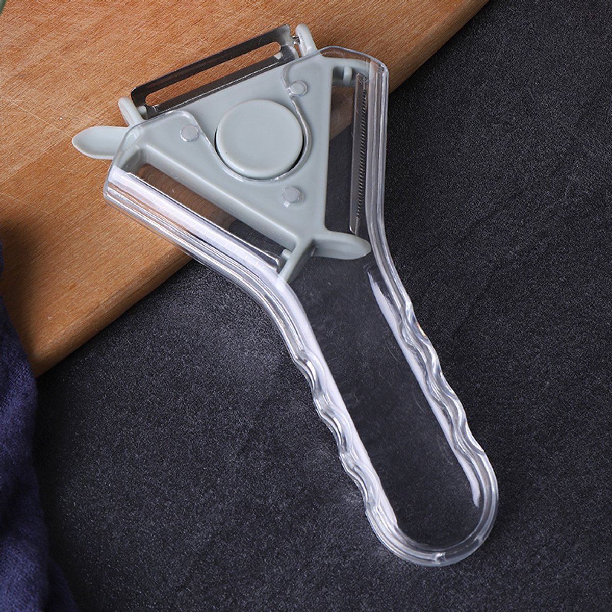Peeler - 3-in-1 Peeler - Ergonomic - Can be used for peeling, grating and slicing - Blue - Image 2