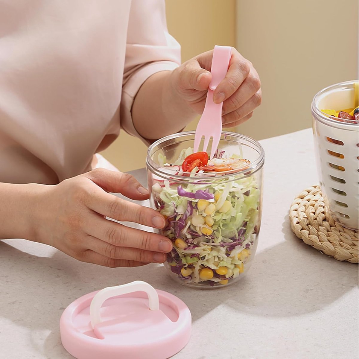 Fruit Bowl - Salad Bowl - Leakproof reusable food container with lid and draining basket - Suitable for work, school, and travel. - 650 ml (Pink) - Image 4