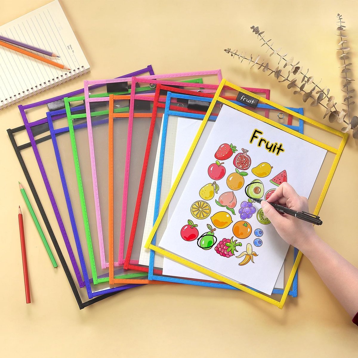 Erasable and Writable Folders - Pack of 30 | Includes 30 water-based whiteboard markers and 1 eraser - Transparent plastic folders/protective sleeves - Drawing and tracing bags for young children - Erasable and writable - Random colors - Image 7
