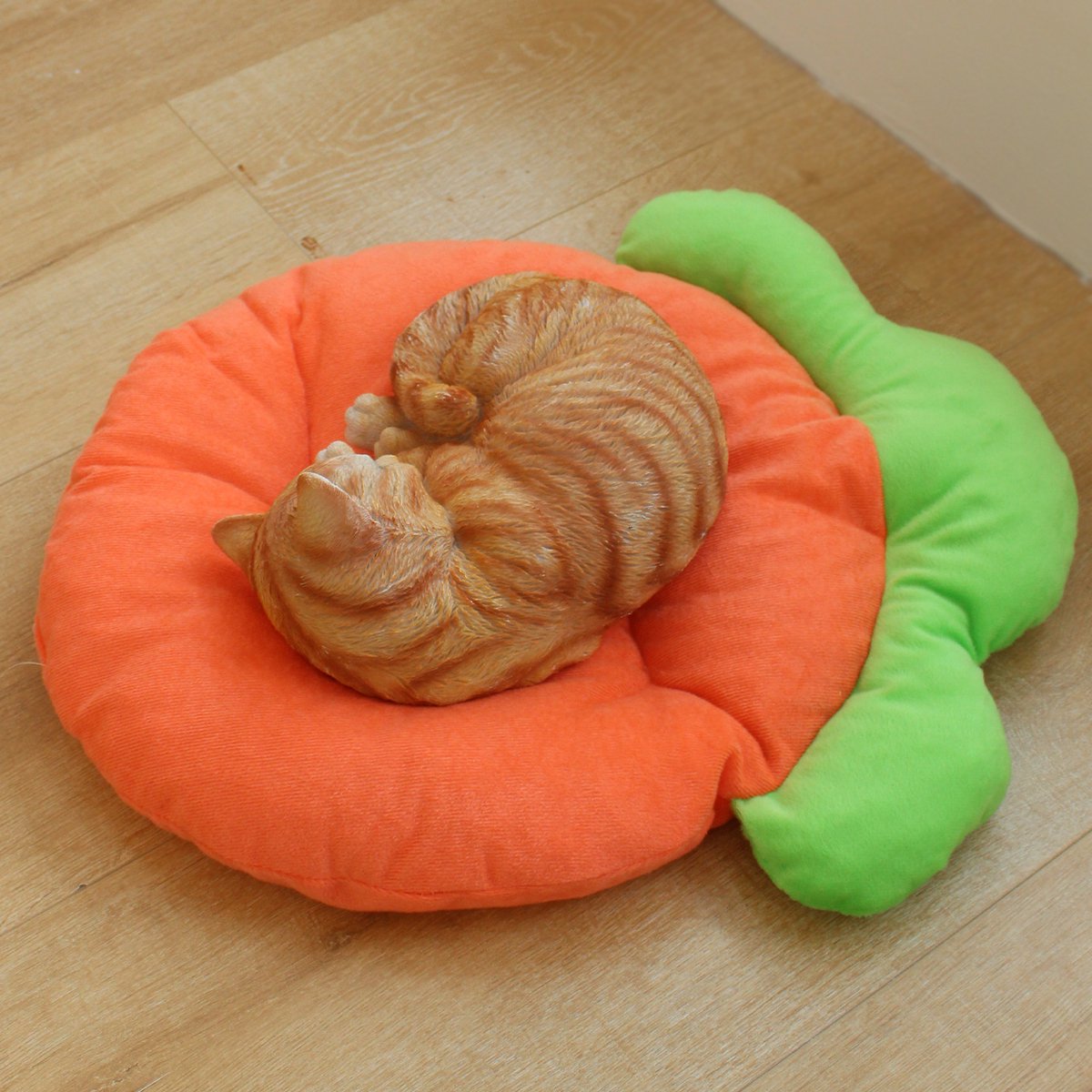 Pet Sleeping Mat - Warm Blanket - Soft Fabric - Cute Radish Shape - Suitable for Cats and Dogs (M-32*43cm) - Image 4