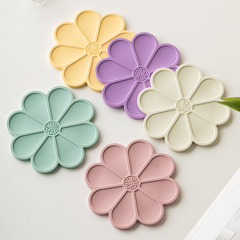 Silicone Mat - Heat Insulation & Anti-slip - Five Colors - Comes with Gold Stand - Flower Shape - Image 1