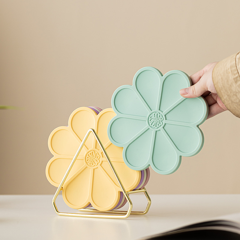 Silicone Mat - Heat Insulation & Anti-slip - Five Colors - Comes with Gold Stand - Flower Shape - Image 2