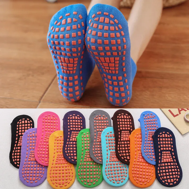 Black Anti-Slip Trampoline Socks for Adults, Cotton Polyester Spandex with Silicone Dots, Elastic Breathable Sports Socks for Indoor Playgrounds and Gyms - Image 1