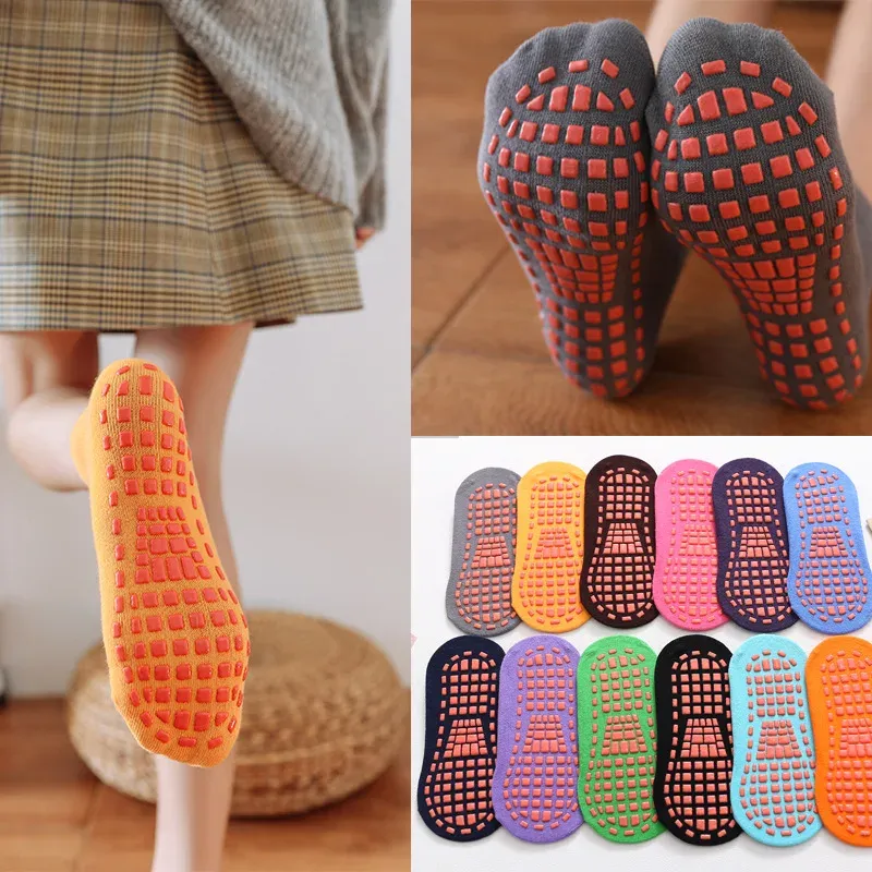 Black Anti-Slip Trampoline Socks for Adults, Cotton Polyester Spandex with Silicone Dots, Elastic Breathable Sports Socks for Indoor Playgrounds and Gyms - Image 2