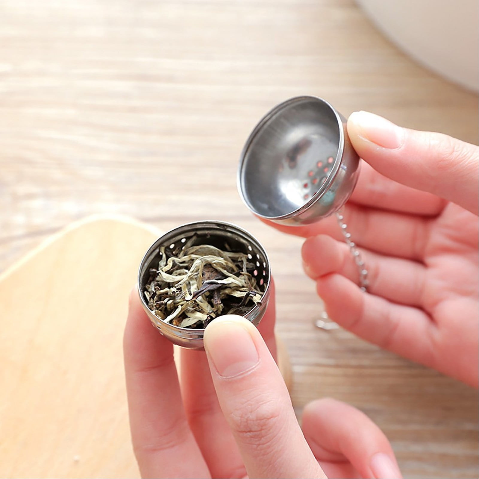 Spice Ball for Cooking, Tea Infuser, Stainless Steel Tea Ball Strainer Spice Infuser, Soup Seasonings Seperation Basket with Extended Chain Hook for Brewing Tea Spices Seasonings, 1.57x1.57 1.69