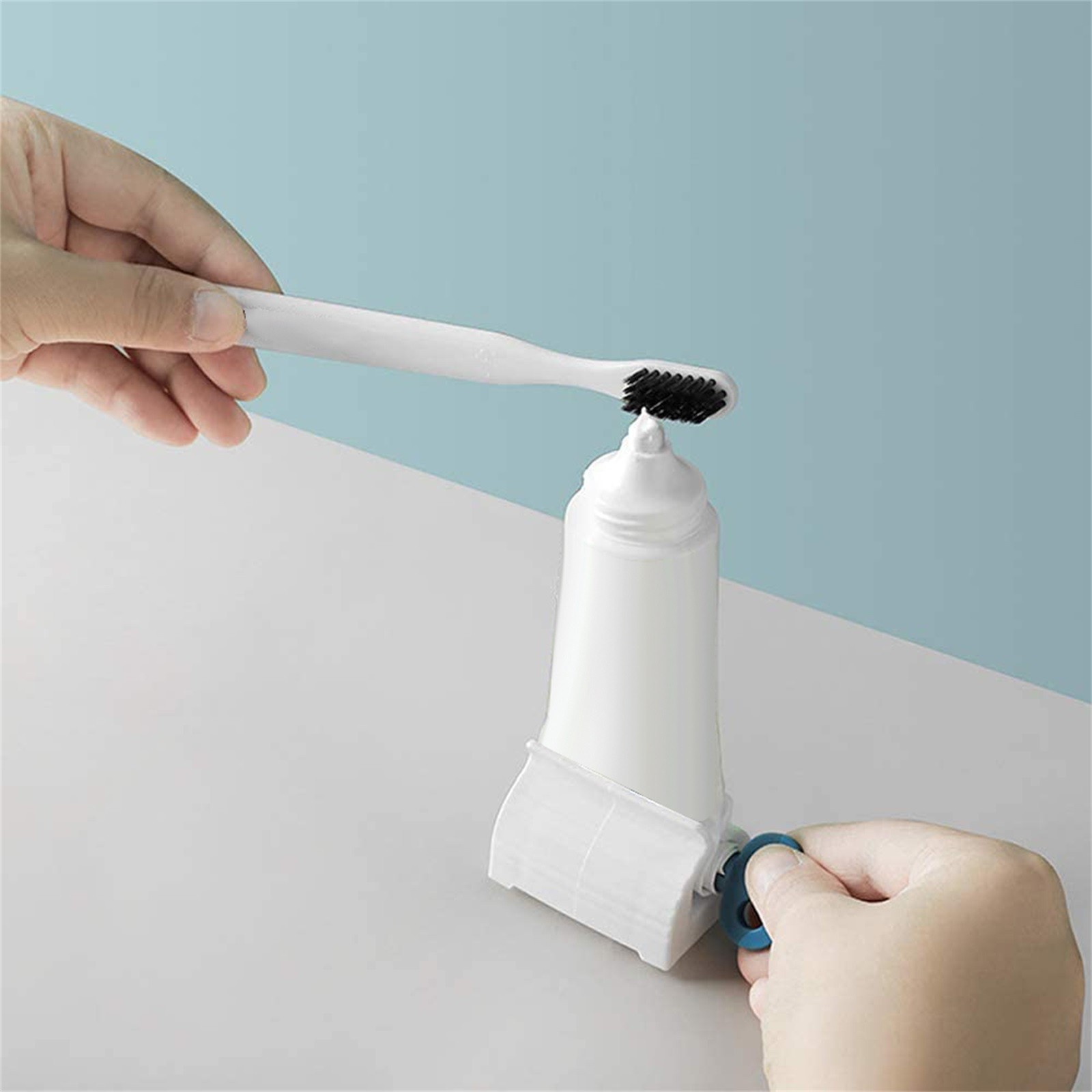 Toothpaste Tube Squeezers Toothpaste Roller, Manual Toothpaste Tube Roller Squeezer Tool, Toothbrush Squeezers, Toothpaste Clip Holder Stand Winder (Multi-Colored/3 Pcs) 2.17x1.57x1.57 2.17