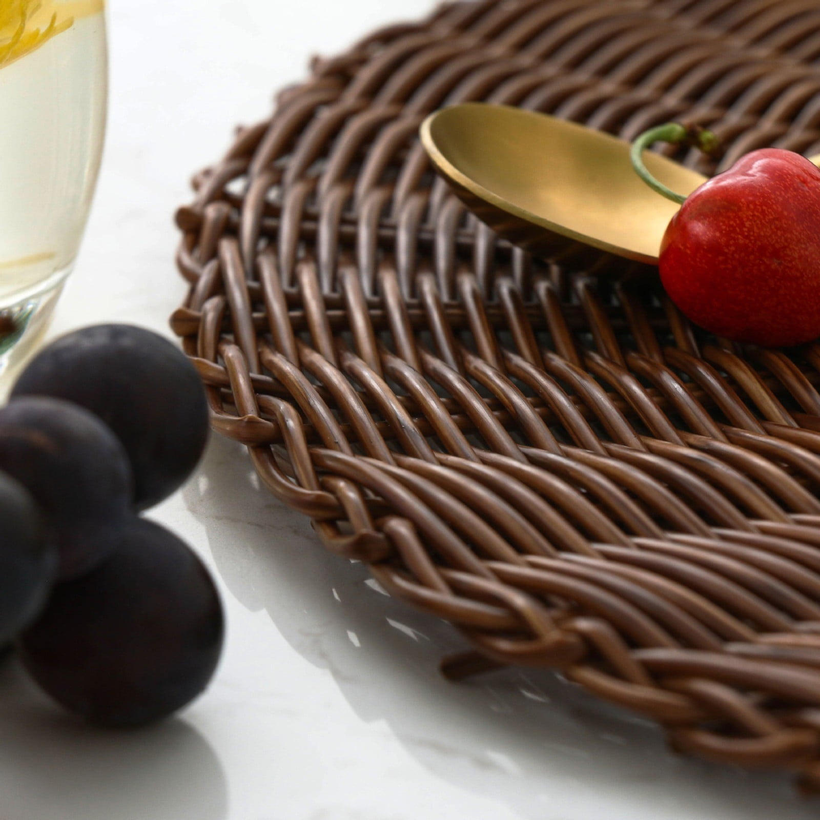 14 Inch Round Woven Placemats, Non Slip Heat Resistant Plastic Table Mats,Table Placemat For Household Use,Round Rattan Placemats Braided Cup Coasters For Drink Kitchen Dining Table Decoration,Brown White - Image 5