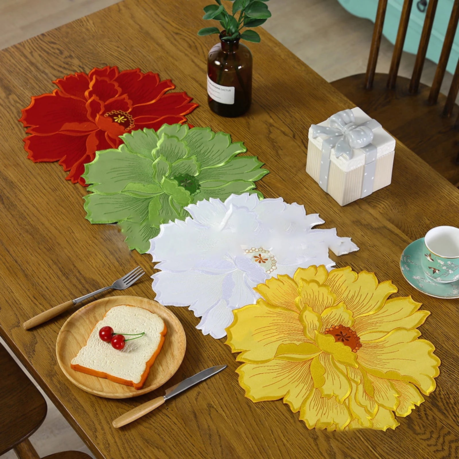 4 Pcs Flower Placemat,3D Flower Placemats,Flower Shape Placemat,Heat-Resistant And Washable Placemat for Dining Table,Tablemats Kitchen Table Setting Decorative for Wedding Holiday Dining Table Red - Image 2