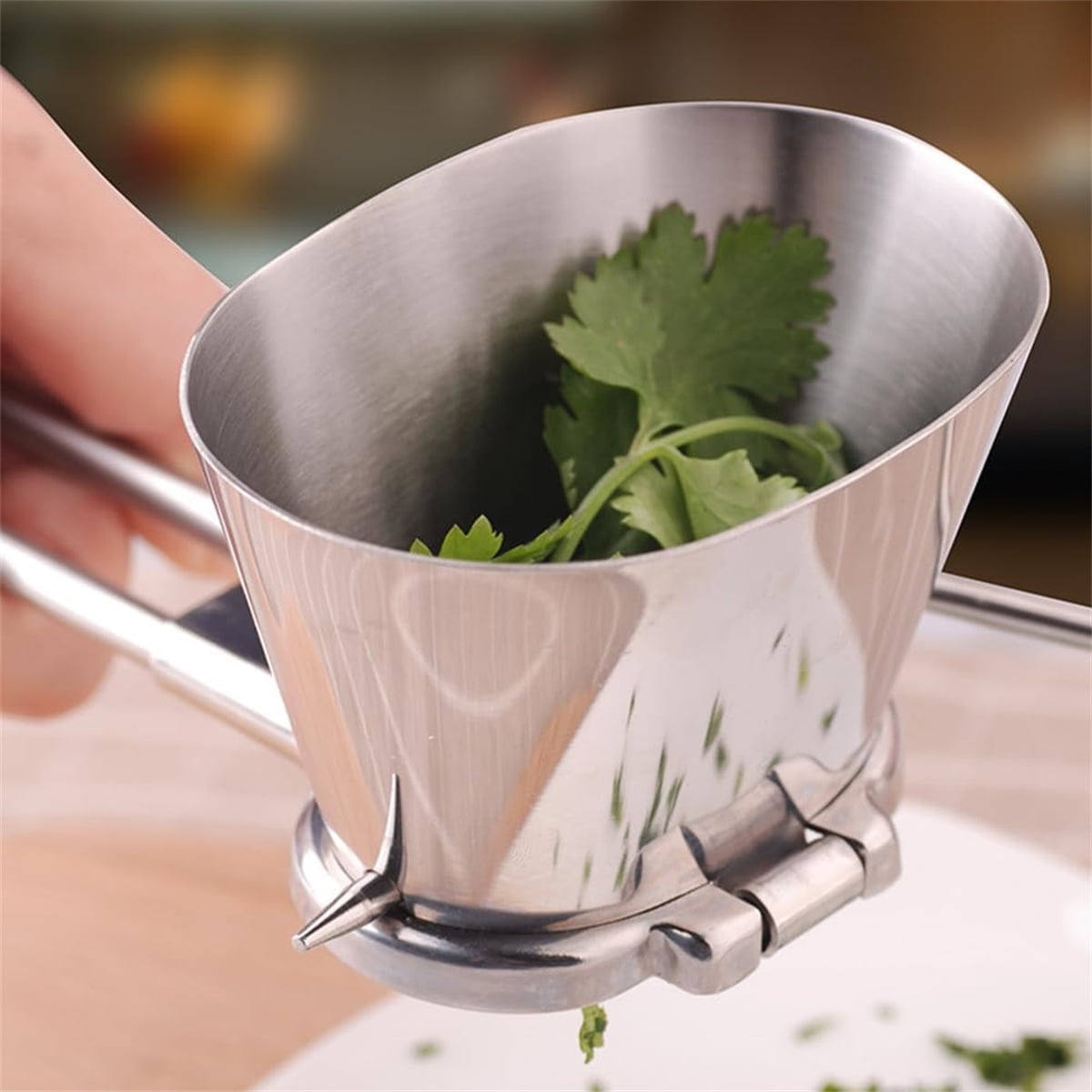 Tutuviw Manual Stainless Steel Parsley Shredder,Pepper Grinder,Herb Roller Mincer,Handheld Spice Grinder,Versatile Kitchen Tool for Herbs Vegetables Spices,Easy Hand-crank for Quick Cutting/Mincing - Image 7