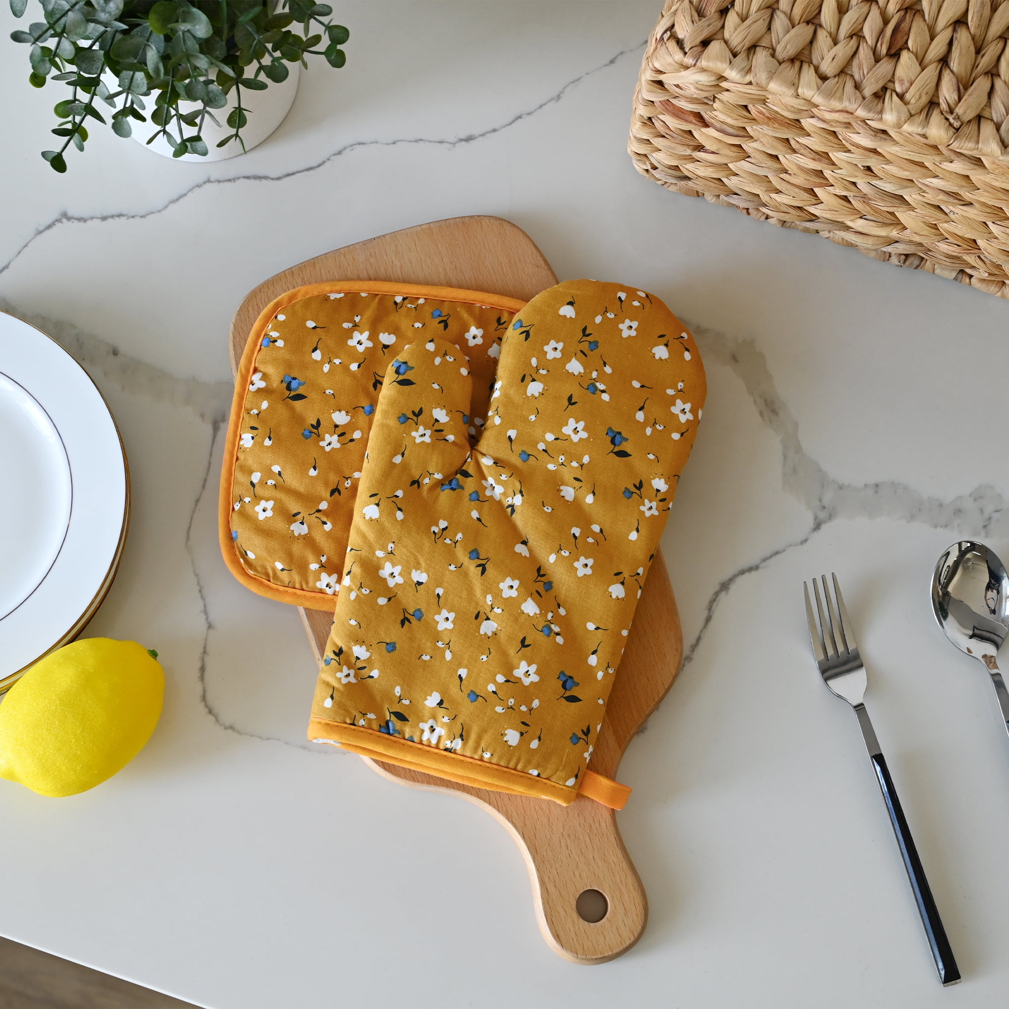4 Pack Oven Mitts and Pot Holders Set, Heat Resistant Fabric Bake Pot Holders Gloves, Yellow Floral - Image 4