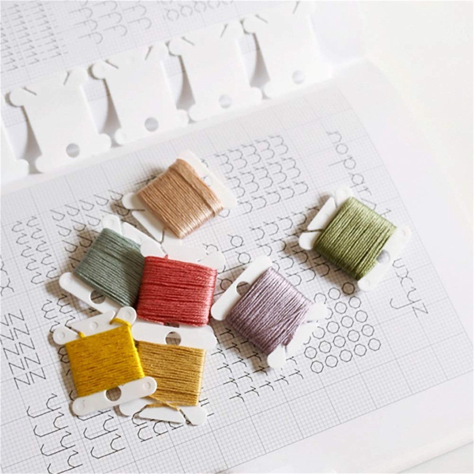 Chmadoxn Embroidery Floss Bobbins, Sewing Thread Winding Plate Board,50 pc Embroidery Floss Organizer, Plastic Embroidery Thread Cards for Cross Stitch Thread Holder Sewing Storage 100 pc Green - Image 5