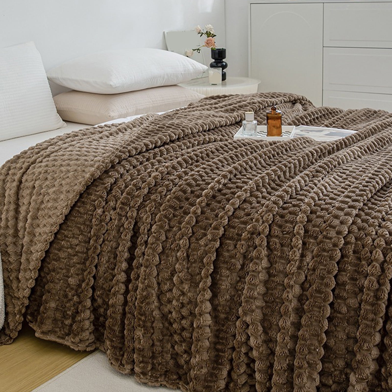 Kdkad Cooling Blanket, Summer Ice Soft Double Sensation Ice Cool Summer Cool Blanket, Cooling Blankets Absorbs Body Heat to Keep Cool on Warm Night, Ultra-Cool Lightweight Blanket 39.4×47.2 in Coffee - Image 5