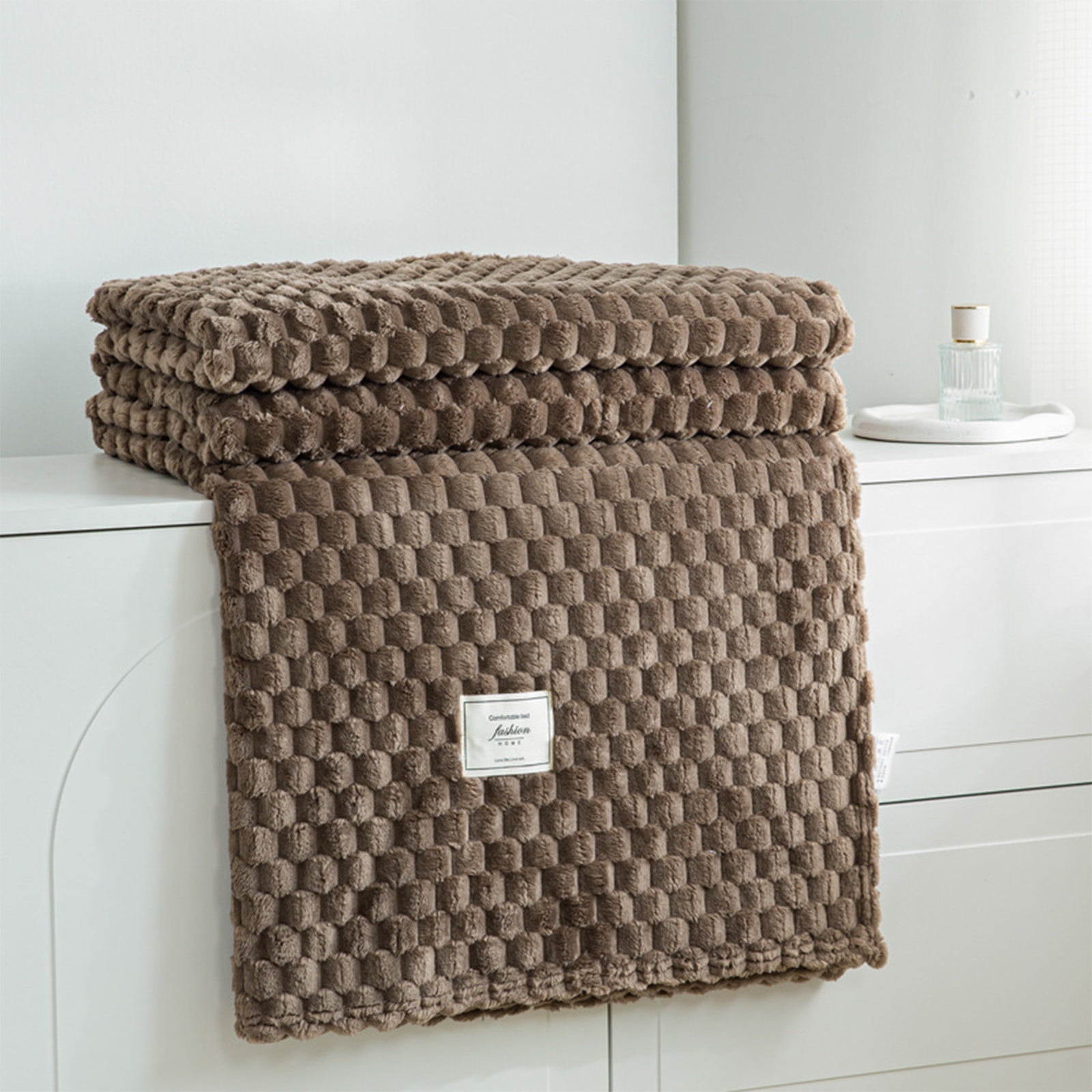 Kdkad Cooling Blanket, Summer Ice Soft Double Sensation Ice Cool Summer Cool Blanket, Cooling Blankets Absorbs Body Heat to Keep Cool on Warm Night, Ultra-Cool Lightweight Blanket 39.4×47.2 in Gray - Image 4