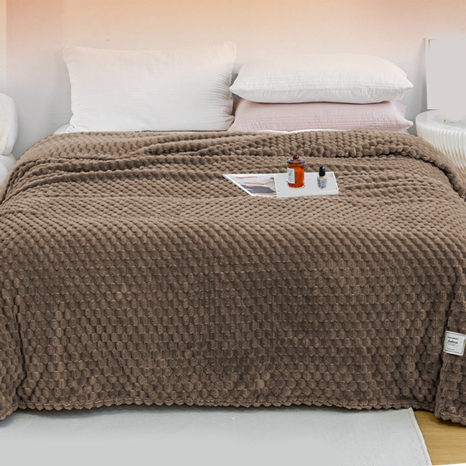 Kdkad Cooling Blanket, Summer Ice Soft Double Sensation Ice Cool Summer Cool Blanket, Cooling Blankets Absorbs Body Heat to Keep Cool on Warm Night, Ultra-Cool Lightweight Blanket 39.4×47.2 in Green - Image 1