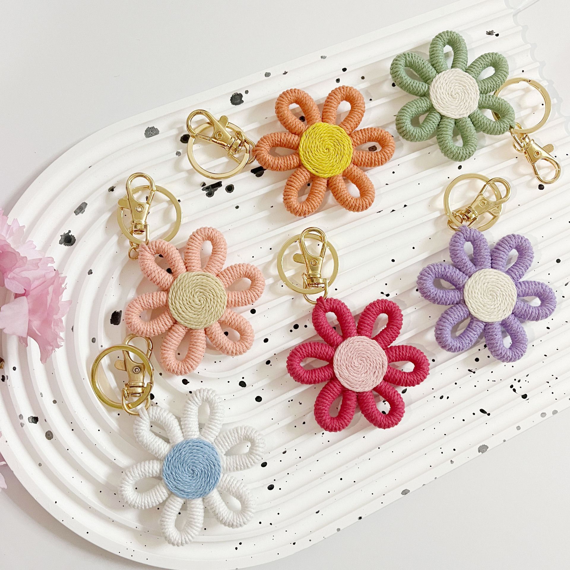12 Pcs Daisy Party Favors Boho Woven  Flowers Keychains Daisy Keychain for Boho Themed Birthday Carnival Party Return Gift - Image 2