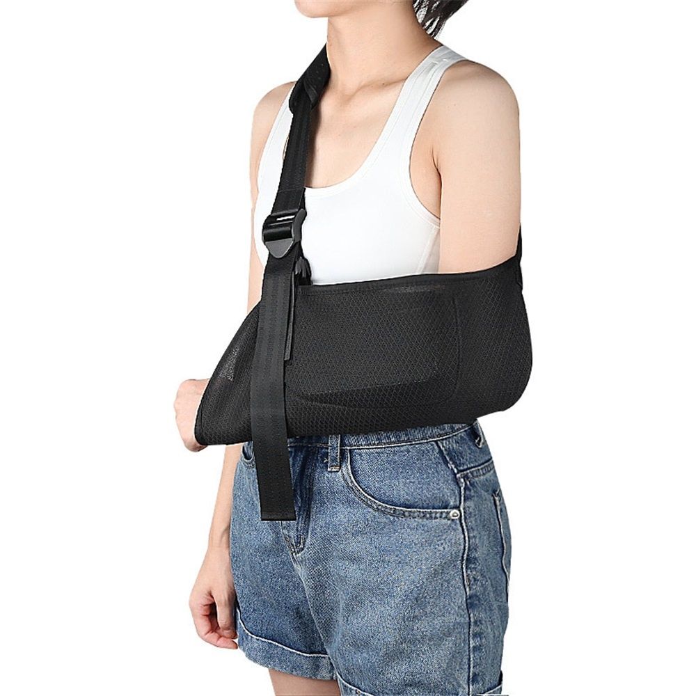Arm shoulder sling, breathable sling with shoulder pad, used to support male and female rotator cuff injuries, left or right arm, elbow, clavicle fracture surgery (black, M) - Image 1