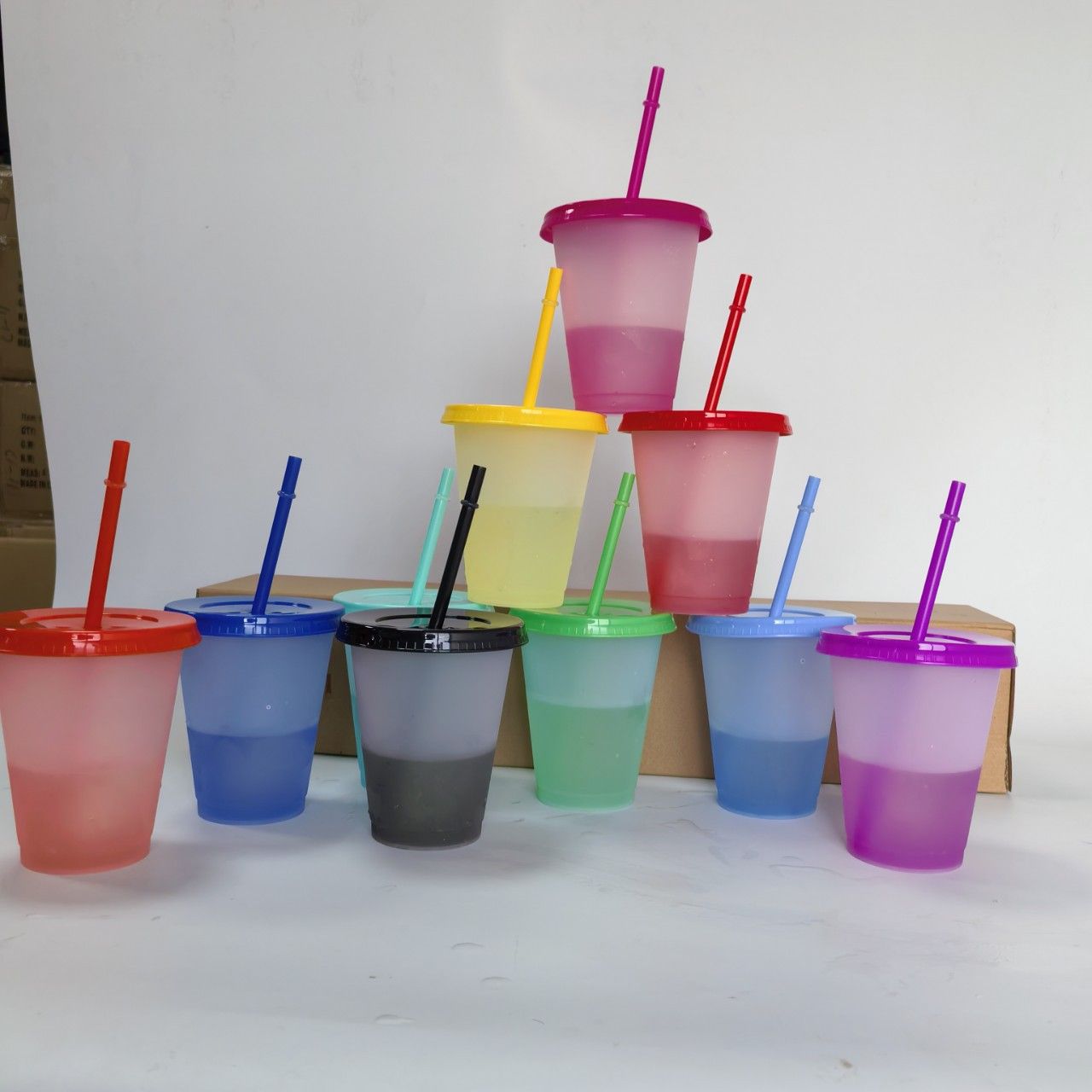 Color Changing Cups, 10 Pack 16oz Plastic Tumblers, Reusable Iced Coffee & Smoothie Cups with Lids and Straws for Parties and Travel - Image 5