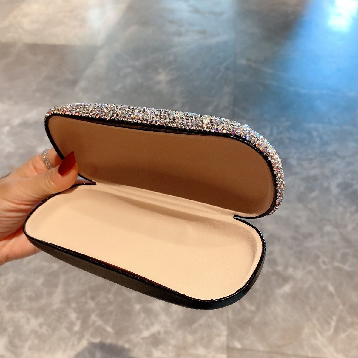 Hard Shell Glasses Case Sparkly Crystal Eyeglass Case for Women Portable Protective Case for Sunglasses - Image 4