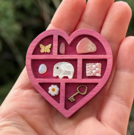 2.6 Inch Mini Pink Heart Shape Rock Specimen Storage Box Crystal Mineral Display Case Gemstone Rock Organizer Holder - Image 1