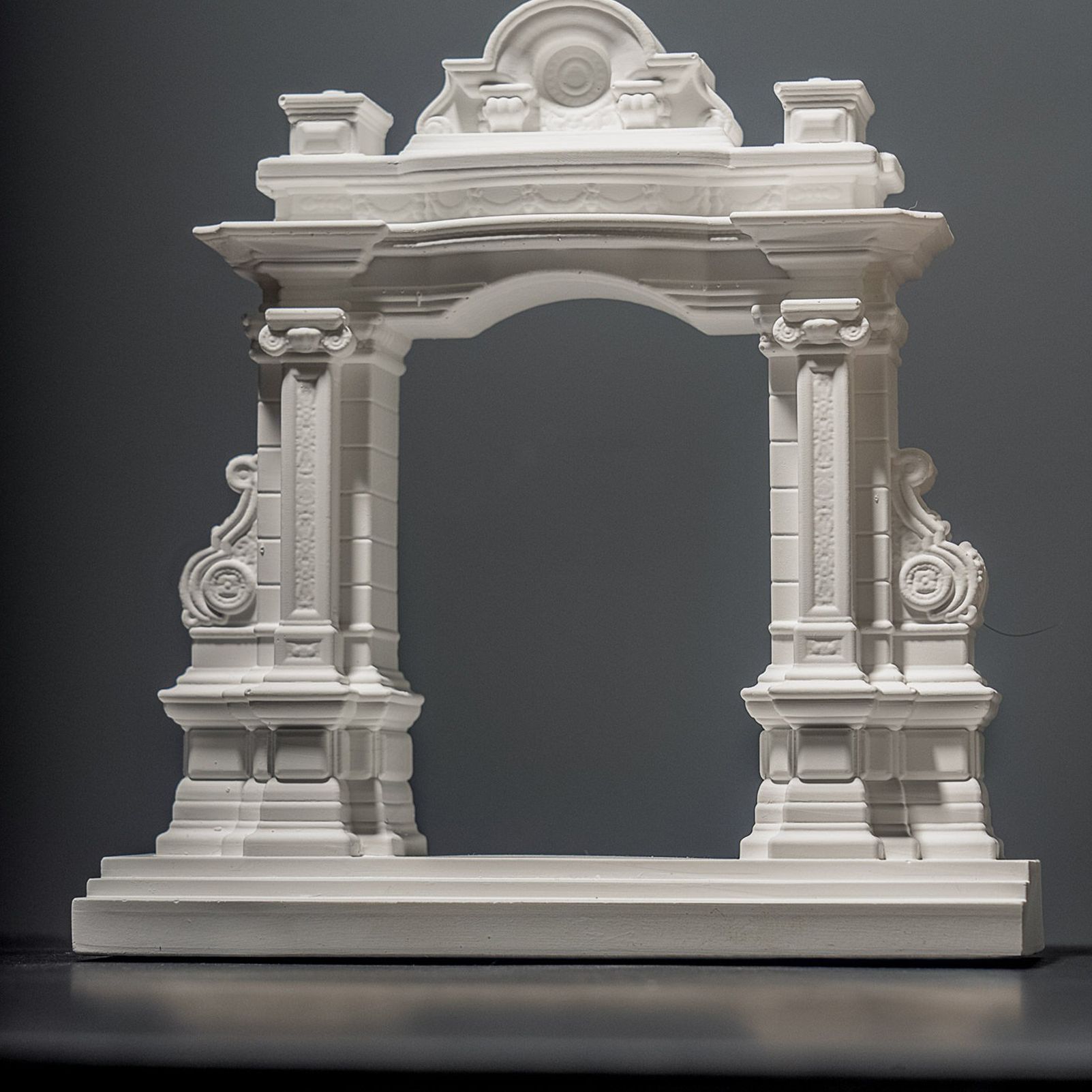 Miniature Roman Arch Model - Handcrafted Plaster Architectural Decor for Bookshelf, Desk & Home Display - Image 1