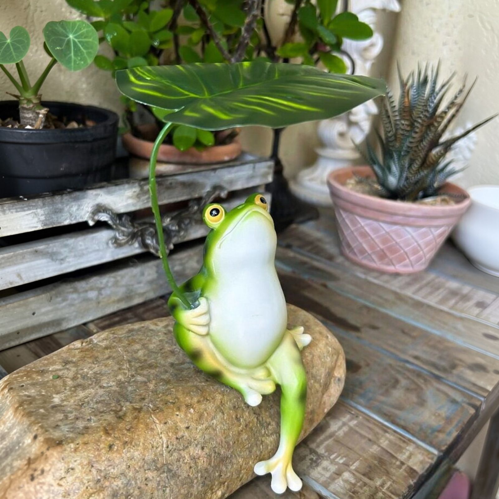 Creative Umbrella Frog Resin Figurine - Outdoor Patio Garden Balcony Decor, Aquarium Micro Landscape Craft - Image 4