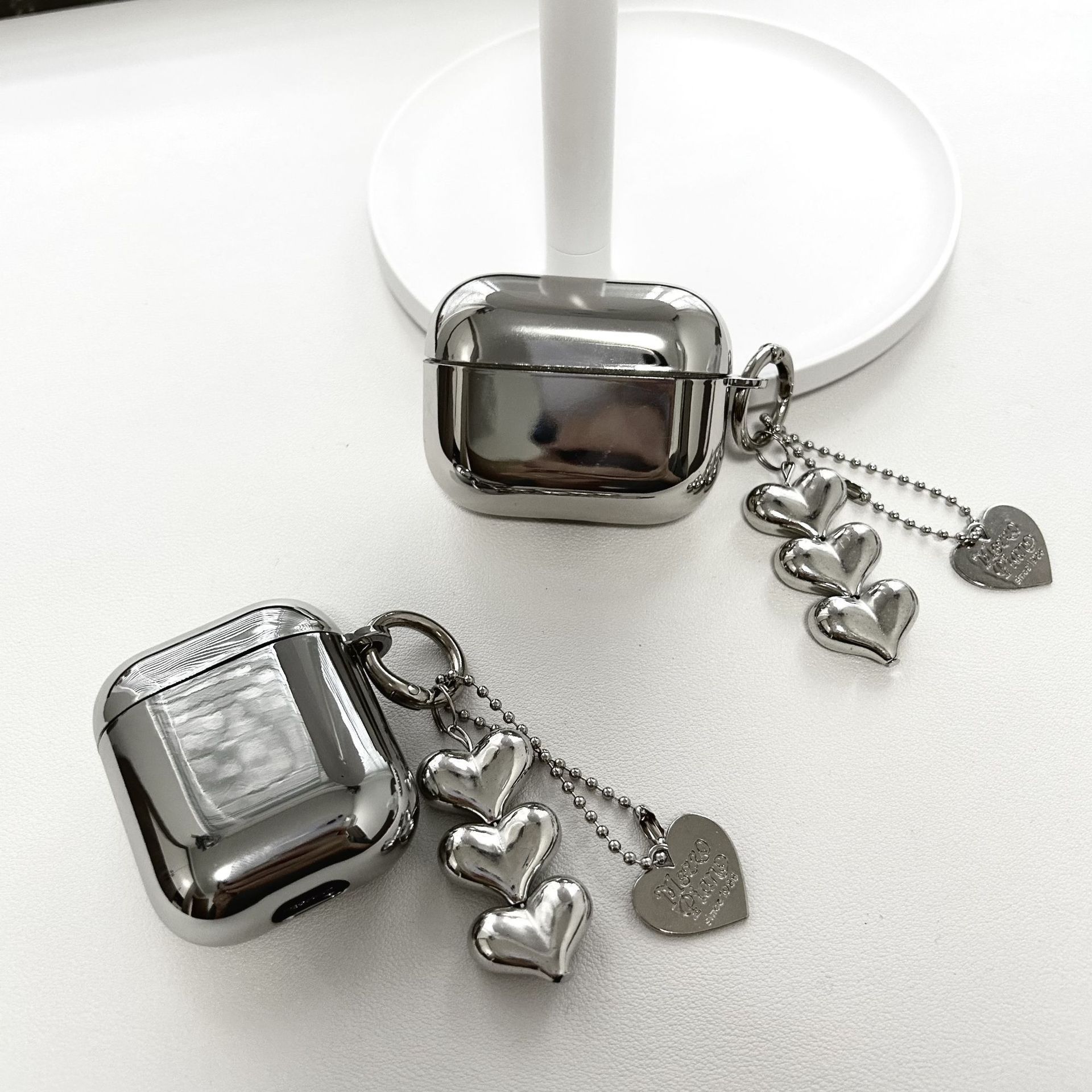 Electroplated solid color shell + 3 heart pendants AirPods 1/2 - Image 8