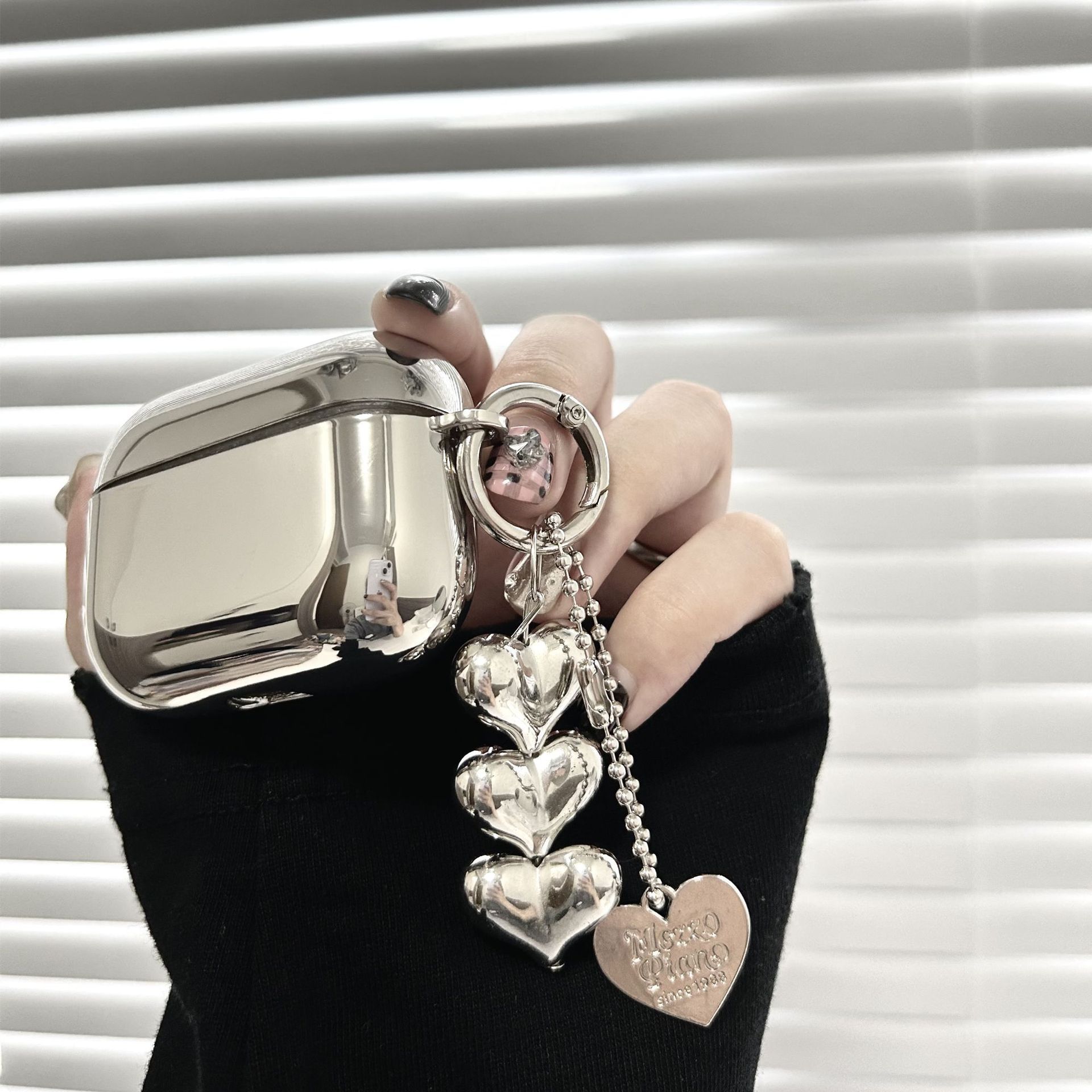 Electroplated solid color shell + 3 heart pendants AirPods Pro - Image 6
