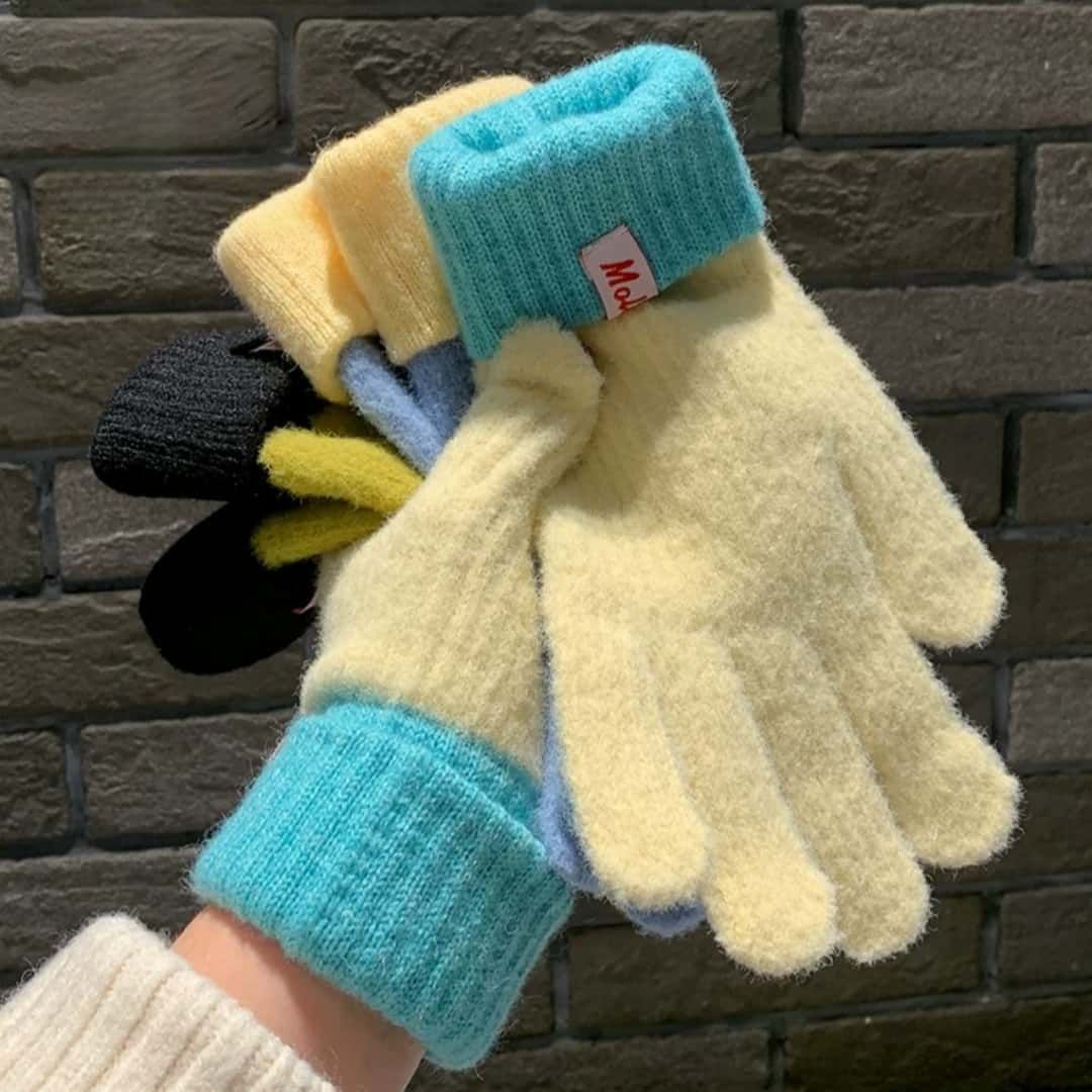 Knit Gloves Pink - Image 2