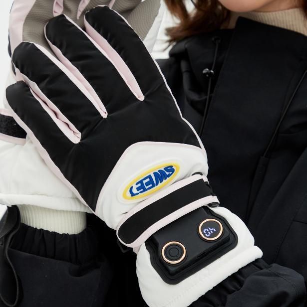 Windproof Water-Repellent Fleece-Lined Self-Heating Gloves Black - Image 1